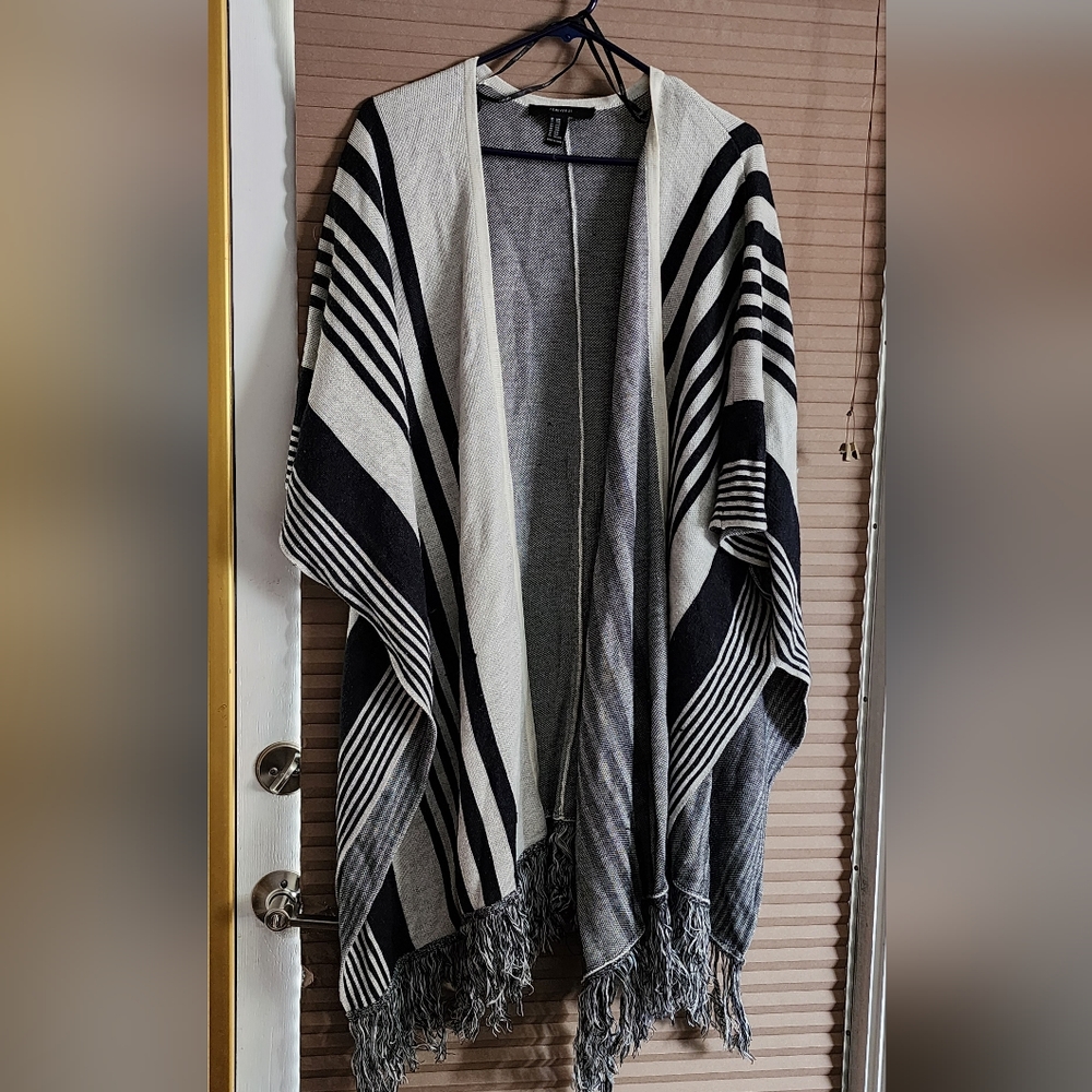 Forever21 Women's Open Front,Slipin Arms Poncho/Shawl Fringe Bottom.SizeS/M Used